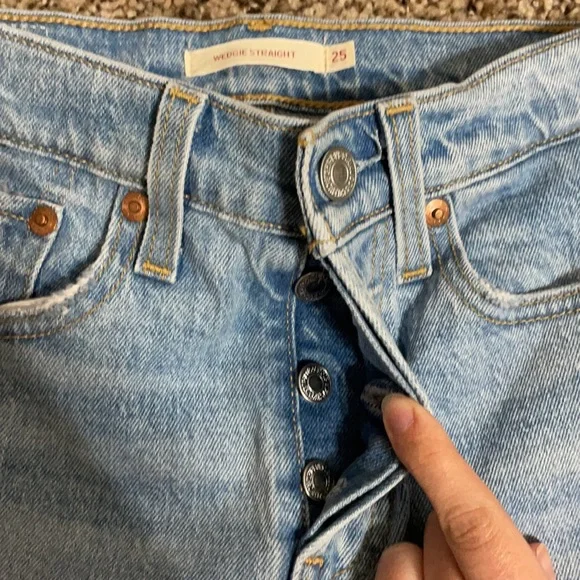 Levi’s Premium Wedgie Straight - Picture 6 of 8